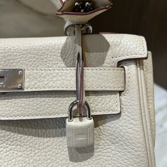 Hermes Kelly 28 Handbag Cream Togo with Palladium Hardware - Picture 3 of 16